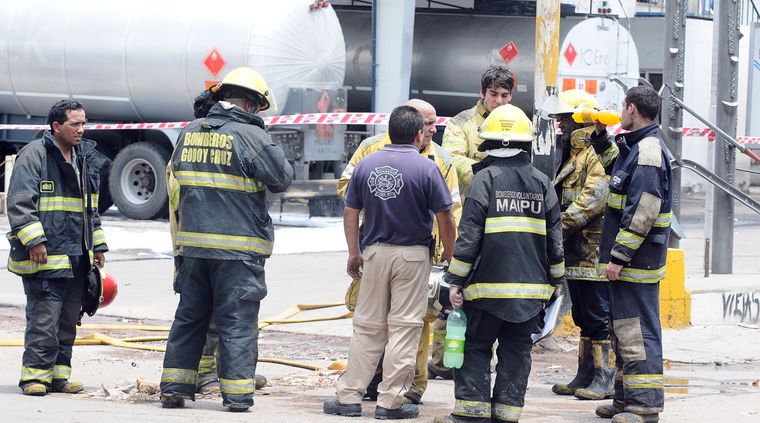 Los bomberos trabajaron en el operativo por el incendio (imagen ilustrativa) Foto: ALF PONCE MERCADO / MDZ