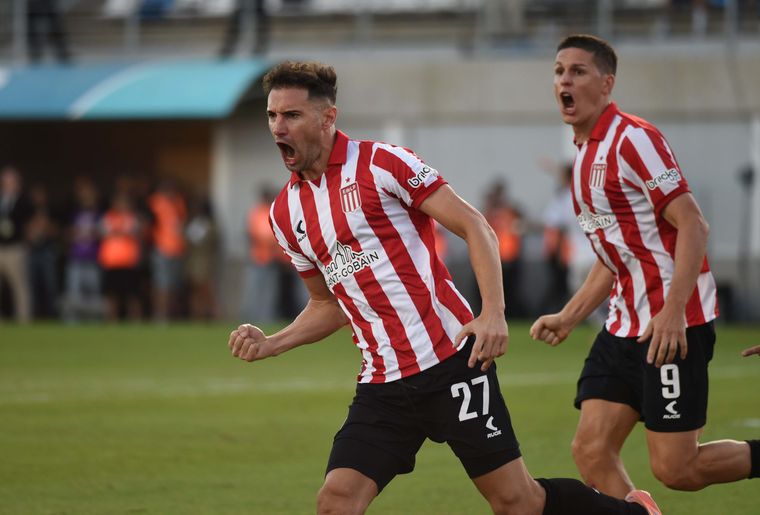 Con un doblete de Pipa Alario, héroe en la tarde de San Nicolás, Estudiantes se lo dio vuelta al Calamar y sumó una nueva estrella en el fútbol argentino.&nbsp;
