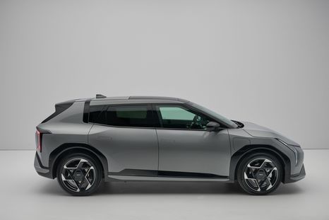 Con un motor de 201 HP en posición delantera, el Kia EV4 puede acelerar de 0-100 km/h de 7,4 o 7,7 segundos, según versión.&nbsp;