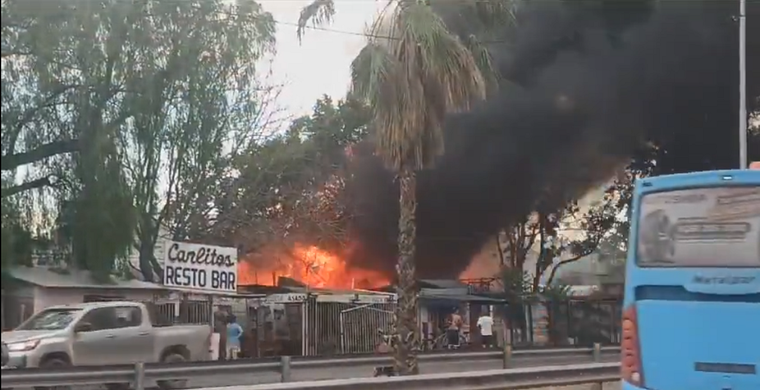 El fuego en Las Heras. Foto: captura de video.