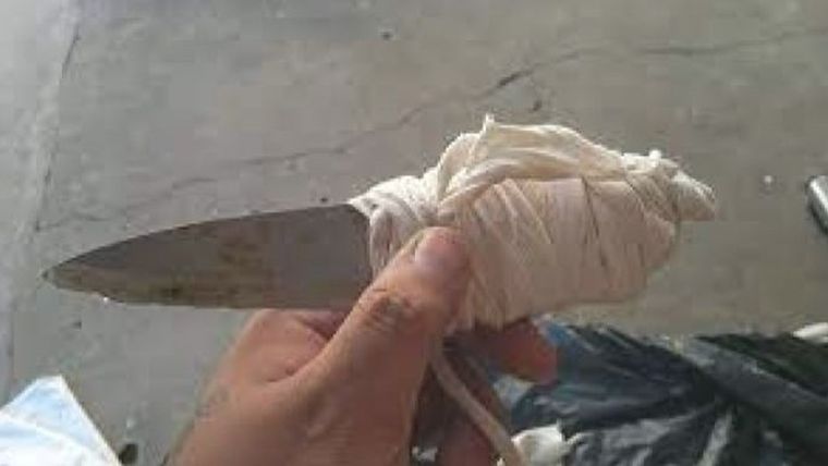 El sujeto estaba a punto de salir de la cárcel y atacó a facazos al guardiacárcel Foto: NA