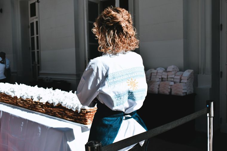 Maru llevó una chaqueta con un homenaje a la Bandera Argentina. Maru llevó una chaqueta con un homenaje a la Bandera Argentina.