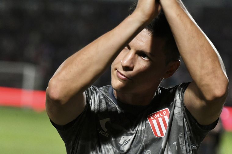 Guido Carrillo, ovacionado por la gente de Estudiantes. Foto: FotoBaires