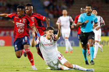 En la primera vuelta (fecha 1) Independiente Medellín y Estudiantes empataron 1-1 en Colombia.