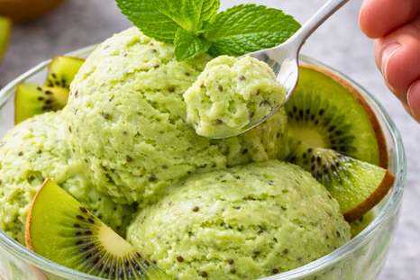 Disfrutá el sabor del verano: helado artesanal de kiwi y menta ¡perfecto y fácil!