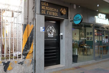 La Liga Mendocina de Fútbol está en el ojo del Gobierno. La Liga Mendocina de Fútbol está en el ojo del Gobierno.