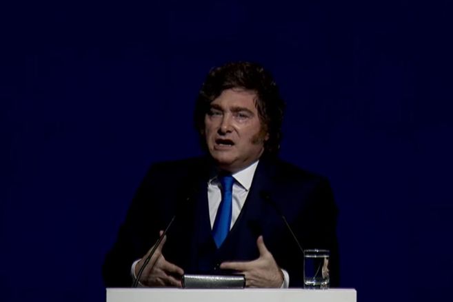 El presidente Javier Milei defendió con vehemencia su política económica en el cierre del AmCham Summit 2026.