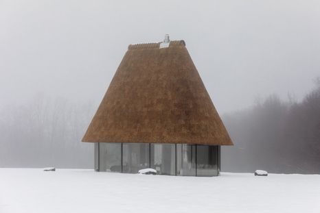 Pequeñas casas de 50 m2 ofrecen una reinterpretación contemporánea de la tradicional mazanka ucraniana. Pequeñas casas de 50 m2 ofrecen una reinterpretación contemporánea de la tradicional mazanka ucraniana.
