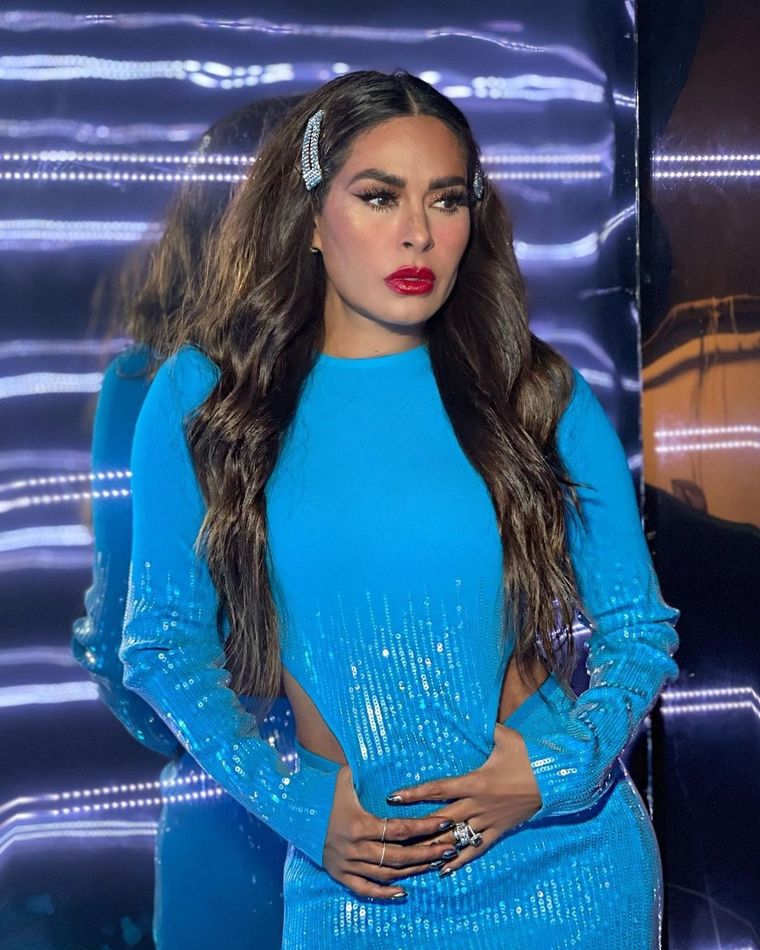 Galilea Montijo prueba que los vaqueros son una opción para reemplazar las faldas Foto: Instagram