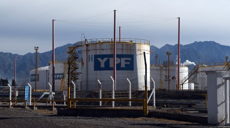 destileria ypf lujan tanques nafta (1).JPG