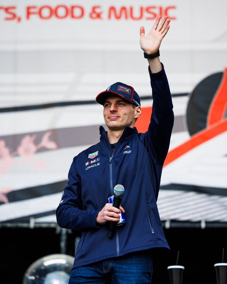 Max Verstappen protagonizó un fuerte cruce con un periodista. Foto: EFE