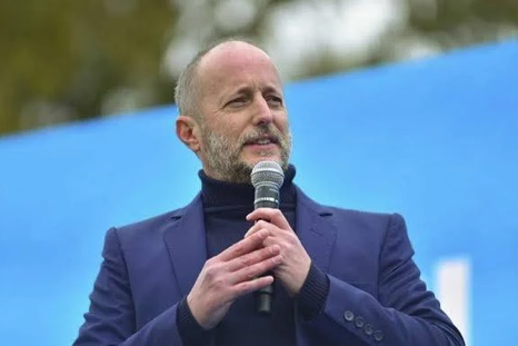 Los dólares de Insaurralde son mucho más que eso y describe cuánto manejan quienes están en el poder. Los dólares de Insaurralde son mucho más que eso y describe cuánto manejan quienes están en el poder.