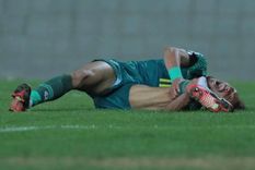 Ahmed Jalal grita del dolor tras la fractura. Foto: Twitter