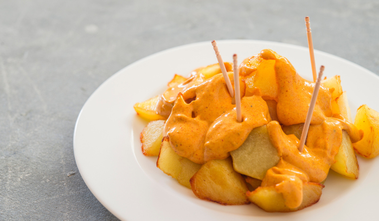 Cómo preparar patatas bravas perfectas en casa Foto: Shutterstock