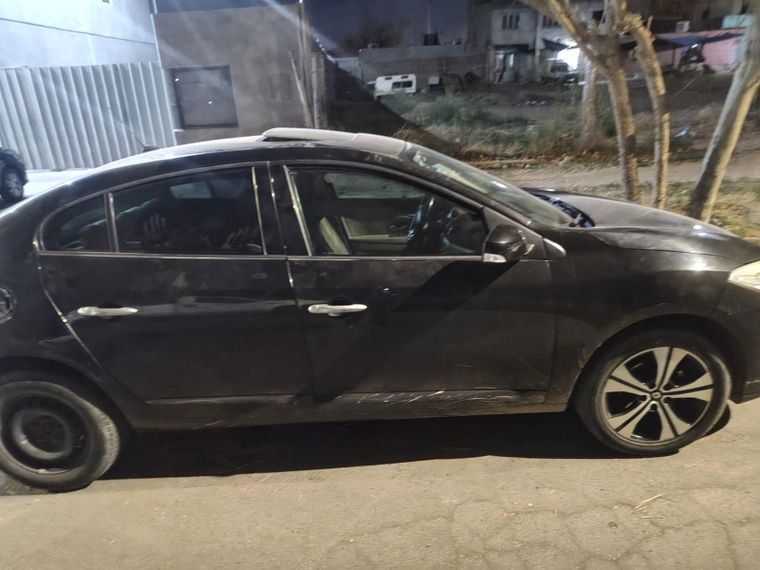 El Renault Fluent de los detenidos fue examinado por la Policía Científica. El Renault Fluent de los detenidos fue examinado por la Policía Científica.