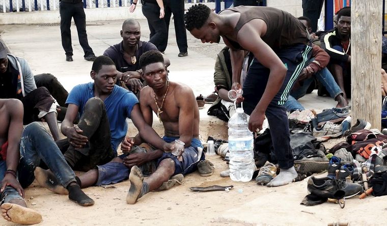 Esta medida busca legalizar la situación de miles de migrantes en España. Esta medida busca legalizar la situación de miles de migrantes en España.