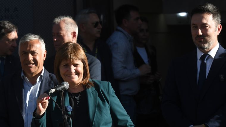 Alfredo Cornejo, Patricia Bullrich y Luis Petri, en Guaymallén. 
