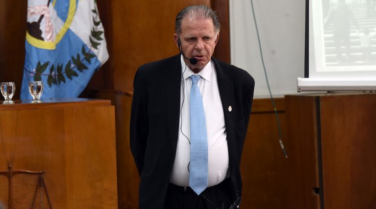 Jorge Nanclares tiene 70 años, pero no piensa en su jubilación. Foto: ALF PONCE / MDZ