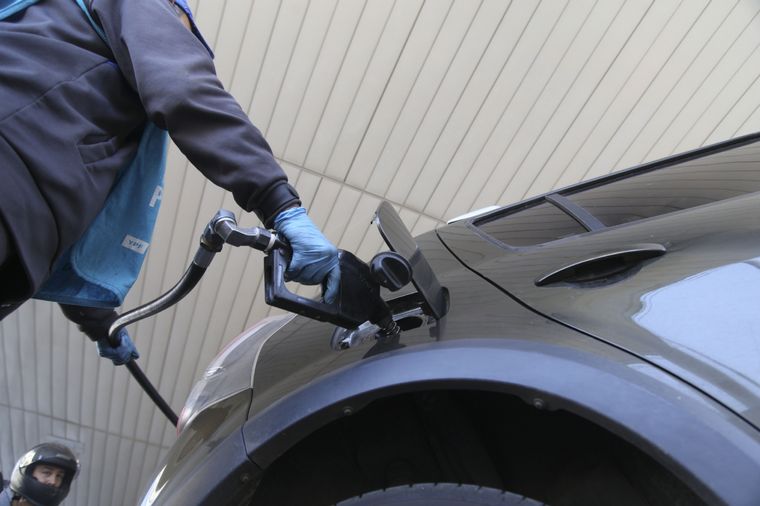 La nafta subió y cada vez cuesta más llenar el tanque. Foto: Noticias Argentinas