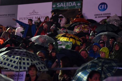 Advierten lluvias y tormentas durante el acto central de la Fiesta Nacional de la Vendimia 2026. Advierten lluvias y tormentas durante el acto central de la Fiesta Nacional de la Vendimia 2026.
