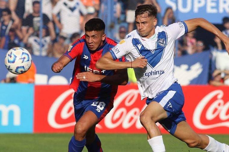 San Lorenzo y Vélez igualan sin goles en un duelo muy disputado en el estadio José Amalfitani. Foto: Fotobaires