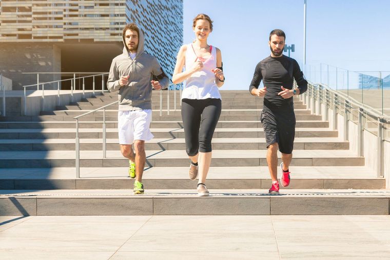 Tan beneficioso es subir escaleras como bajarlas.