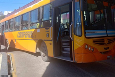 El vehículo impactó contra el ingreso del Hospital de Urgencias de Córdoba, ubicado en la calle Catamarca al 400. El vehículo impactó contra el ingreso del Hospital de Urgencias de Córdoba, ubicado en la calle Catamarca al 400.