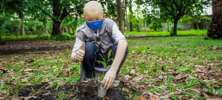 En la República Democrática del Congo se plantan árboles para ayudar a mitigar el cambio climático Foto: © UNICEF/Josue Mulala