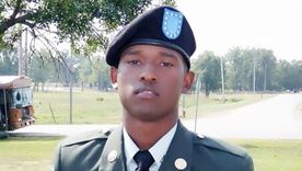 El hombre de 36 a cargo del tiroteo, nació en Sierra Leona y contaba con ciudadanía estadounidense. El hombre de 36 a cargo del tiroteo, nació en Sierra Leona y contaba con ciudadanía estadounidense.