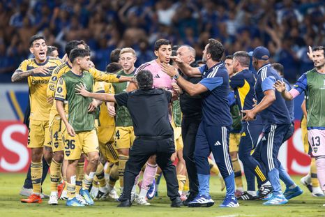 El duelo entre Boca y Cruzeiro terminó de manera escandalosa en Belo Horizonte.