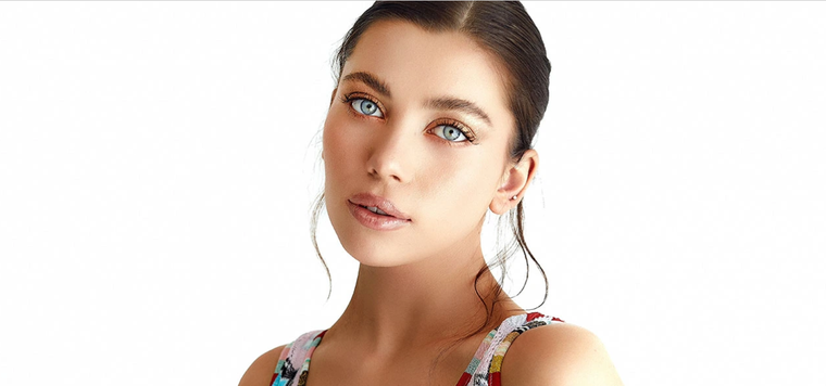 Amelie Zilber tiene 19 años y parece la hija de Angelina Jolie Foto: Hollywood Reporter - hollywoodreporter.com