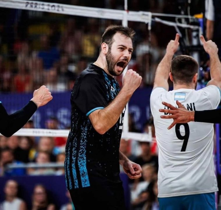Luciano De Cecco culminó su periplo por el Modena de la Serie A1 de Italia y vuelve al vóley nacional. Foto: @dececcovolley