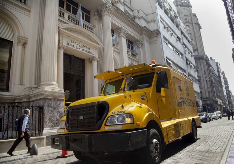 El Banco Central subirá la tasa de interés para controlar el dólar. Foto: Noticias Argentinas