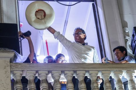 Roberto Sánchez Palomino es el representante del partido Juntos por el Perú. Roberto Sánchez Palomino es el representante del partido Juntos por el Perú.