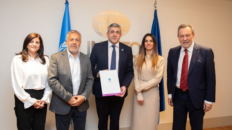 Cornejo y Testa se reunieron con representantes de la OMT para postular a Mendoza en un importante evento turístico mundial Foto: Gobierno de Mendoza