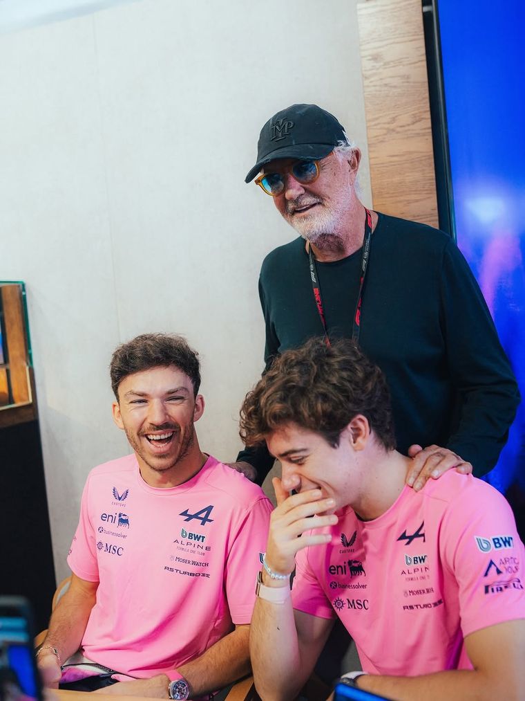 Alpine publicó una serie de fotos tras la tensa escena entre Colapinto y Briatore en Drive to Survive. Alpine publicó una serie de fotos tras la tensa escena entre Colapinto y Briatore en Drive to Survive.