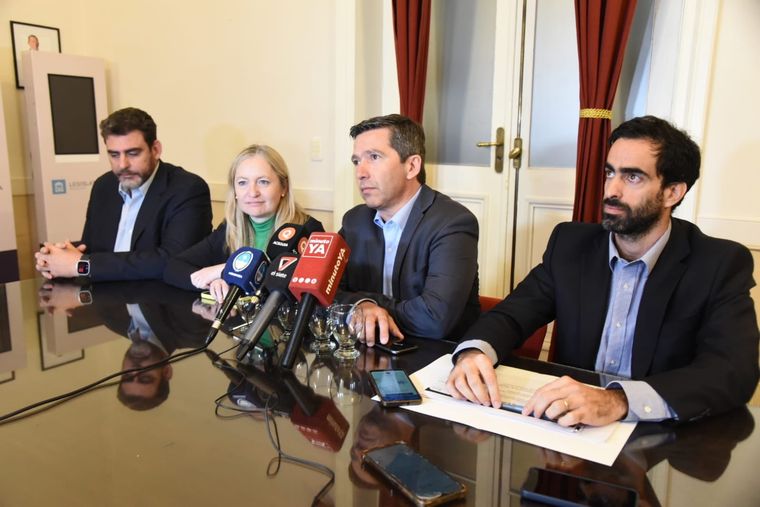 Martín Kerchner, Hebe Casado, Andrés Lombardi y Víctor Fayad Foto: Prensa Legislatura
