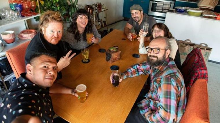 La vida en comunidad se abre paso en un mundo con las casas cada vez más caras y mucha gente sola. Foto: Getty Images