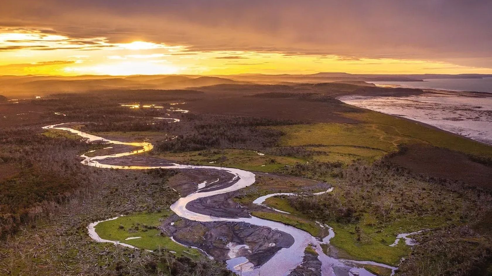 Bosques de lenga y ñire en Tolhuin, Tierra del Fuego. La reforma sobre tierras esconde un proceso de extranjerización y pone en peligro la soberanía.&nbsp;