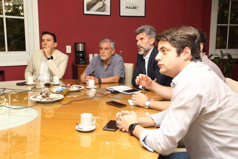 Intendentes y la Coviar durante la reunión de este lunes Foto: Gentileza