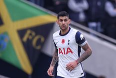 El Tottenham no quiere desprenderse fácilmente del Cuti Romero y lo blindó con una cifra exhorbitante.