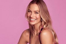 Mirá el look victoriano de Margot Robbie que deslumbró en Australia.