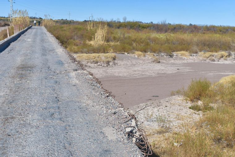 El actual puente de la ruta 31 que atraviesa el río Mendoza y será demolido.&nbsp;