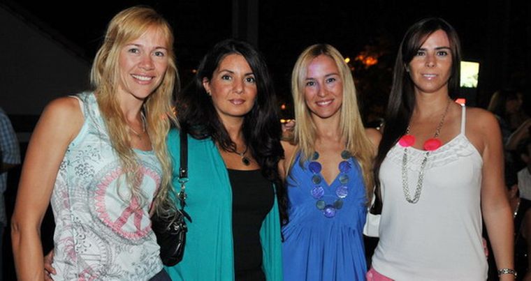 Yamila Cassab, Betiana Segura, Melisa Horn y Débora Bialy, con todo el look para la noche de Mendoza. Foto: Gerardo Gómez / MDZ