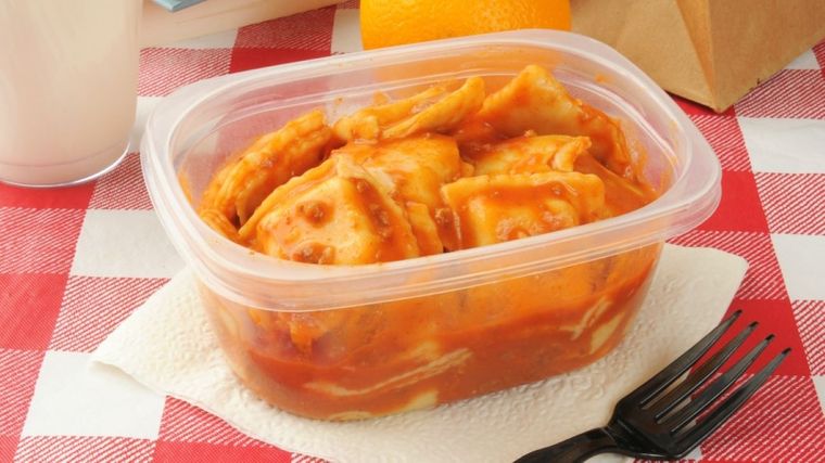 Este método te ayudará a limpiar la grasa de tus tápers Foto: Shutterstock