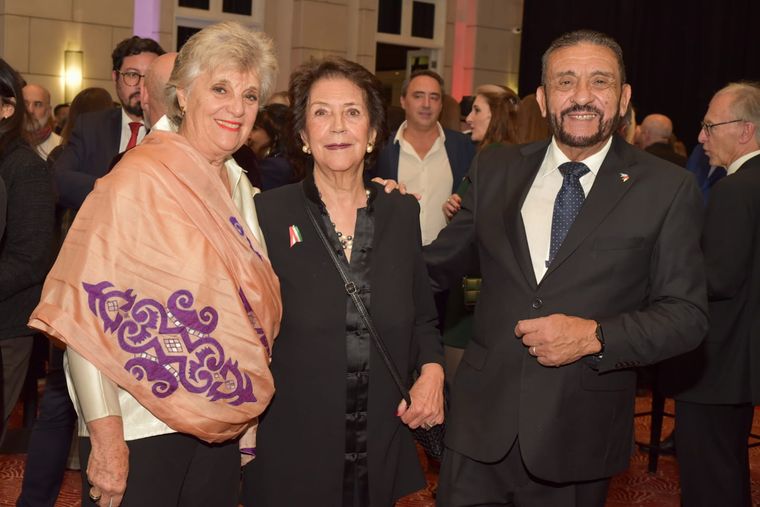 La consulesa de México María Landa se encontró con su amiga, Julieta Gargiulo. La consulesa de México María Landa se encontró con su amiga, Julieta Gargiulo.