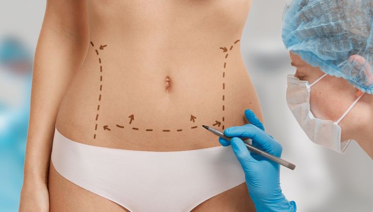 La violencia estética es esa presión que ejerce sobre las personas, principalmente las mujeres, a cumplir con ciertos estereotipos para no ser discriminadas o aisladas Foto: Freepik