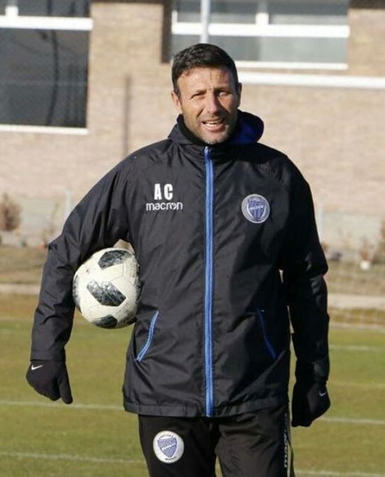 Walter Ribonetto, en su etapa anterior como ayudante de Diego Dabove Walter Ribonetto, en su etapa anterior como ayudante de Diego Dabove