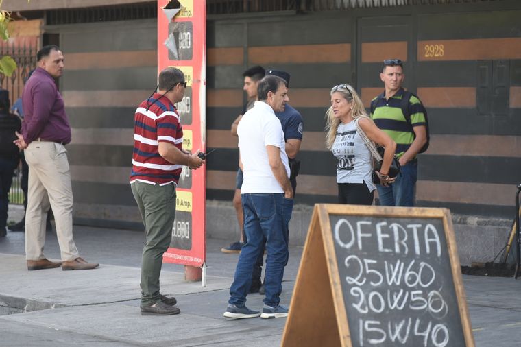 Los investigadores el día del homicidio en el lugar donde ocurrió Foto: Maximiliano Ríos/MDZ