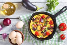 Tortilla de berenjena Unas receta simple y deliciosa de tortilla de berenjena para hacer en minutos Foto: Shutterstock